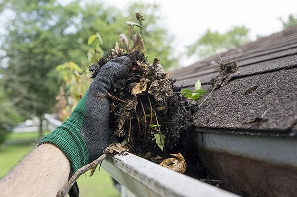 overflowing water, mold or mildew, and sagging gutters are all signs that your gutters need cleaning